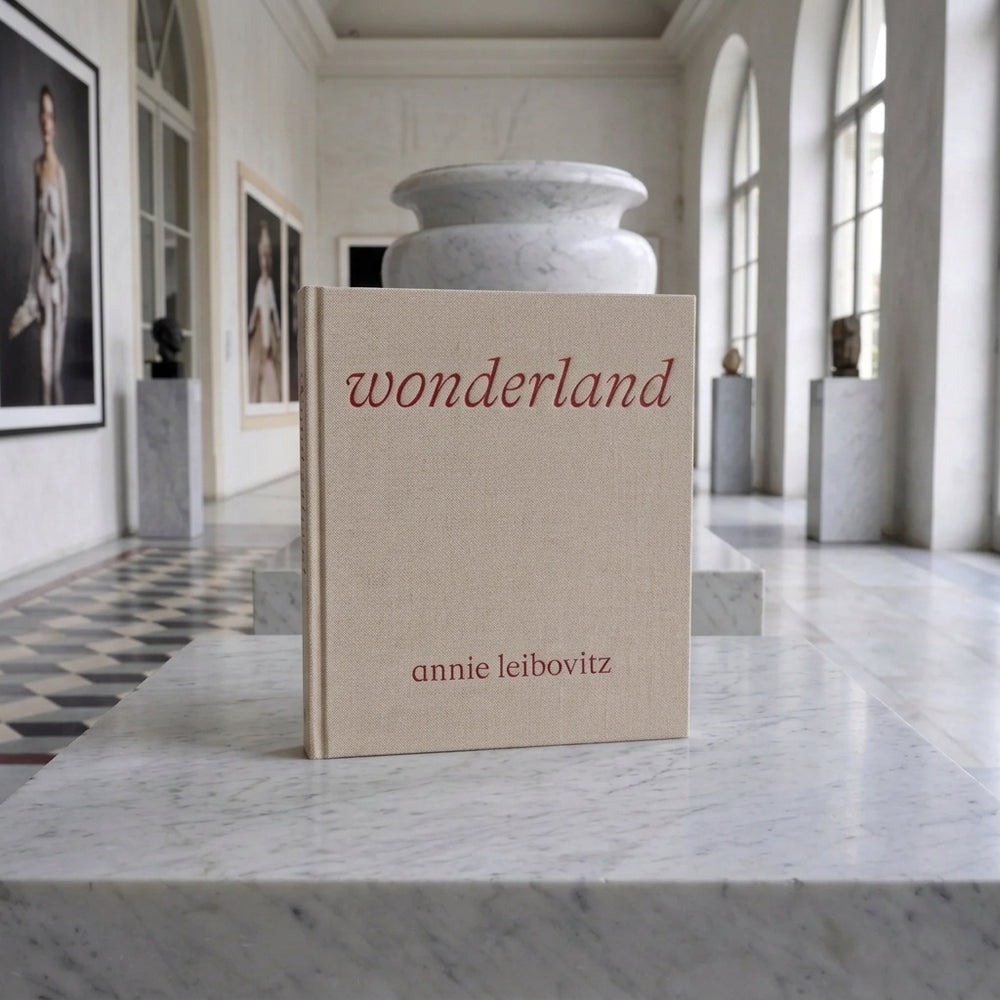 WONDERLAND, LIBRO