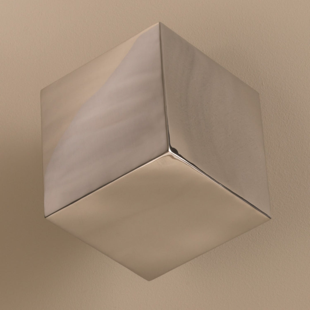 MIRROR CUBE, CUBO PLATEADO PARED