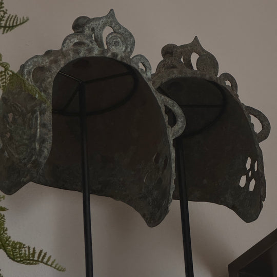 CASCO PEDESTAL, ESCULTURA GRANDE
