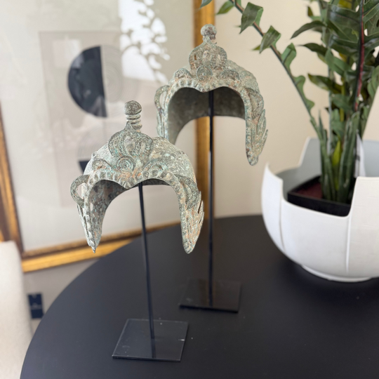 CASCO PEDESTAL, ESCULTURA GRANDE