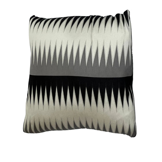 INGUIS, COJIN GRIS NEGRO DORADO